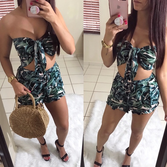 SOLD //  ‘RESORT’ Palms 2 Piece Se - Picture 3 of 6